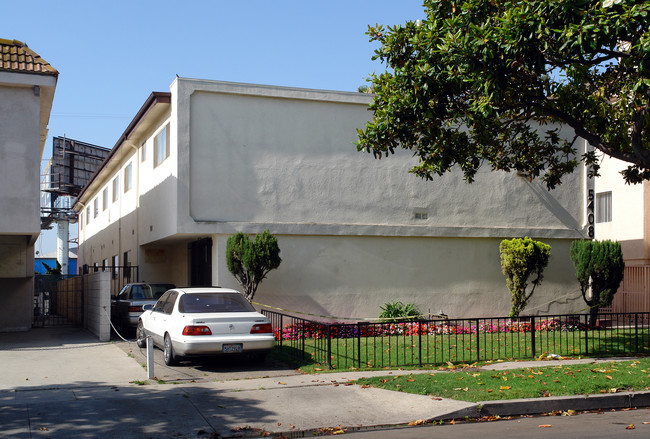 5408 W 99th Pl in Los Angeles, CA - Building Photo - Building Photo