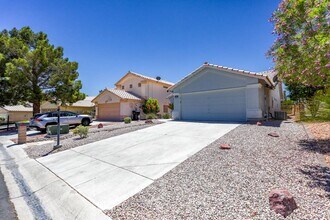 4921 Cedar Lawn Way in Las Vegas, NV - Building Photo - Building Photo