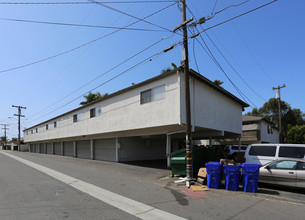 Mauna Loa Apartments in Oceanside, CA - Building Photo - Building Photo