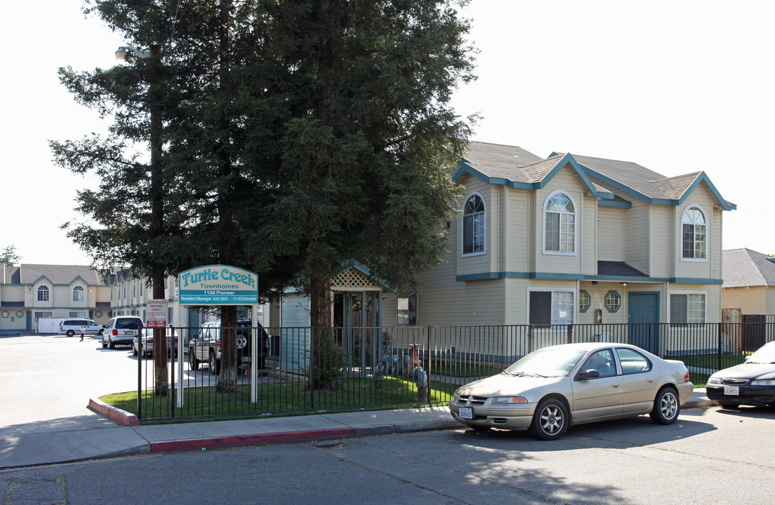 Turtle Creek Townhomes in Turlock, CA - Foto de edificio