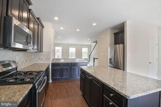 7204 Brinley Way in Elkridge, MD - Building Photo - Building Photo