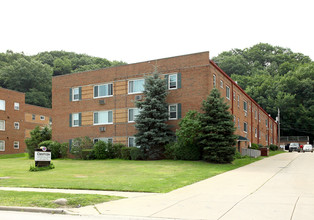 Crestview Apartments in Euclid, OH - Building Photo - Building Photo