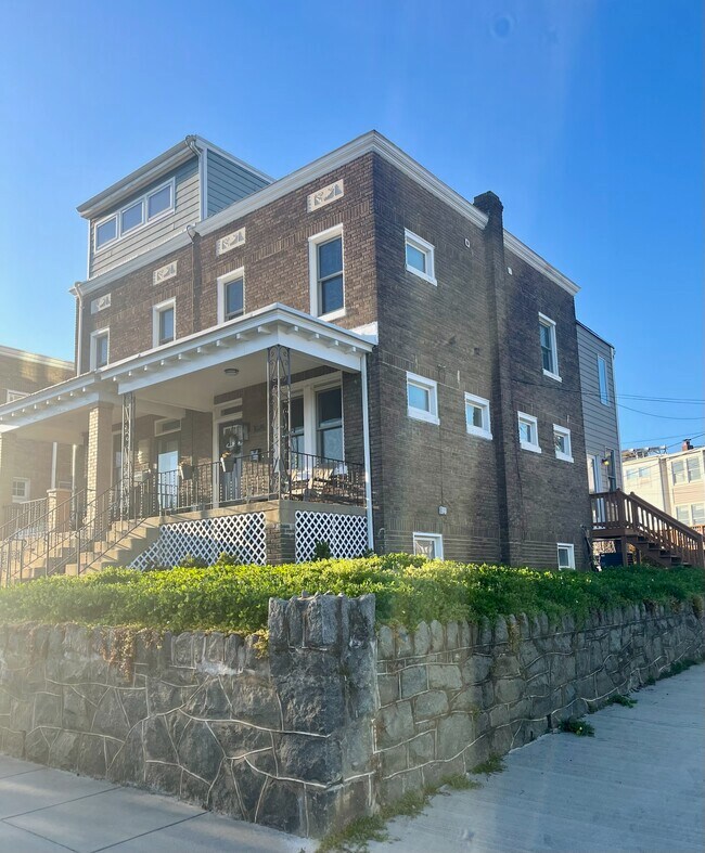 property at 1820 D St SE