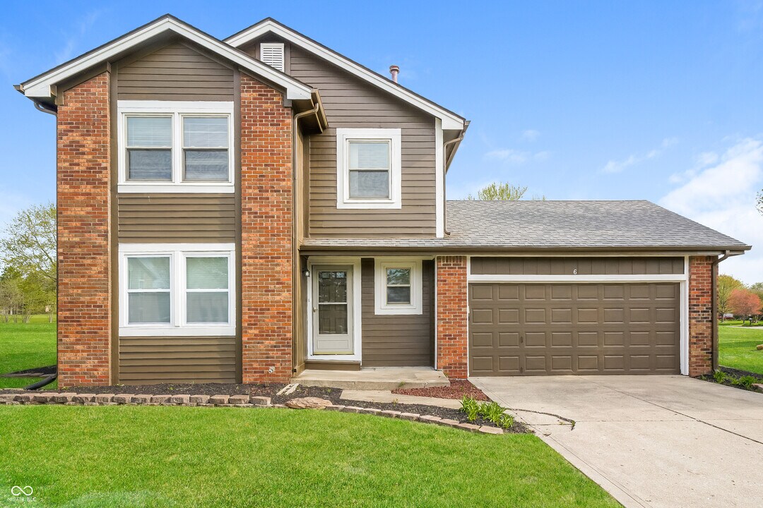 6 Augusta Cir in Greenwood, IN - Building Photo