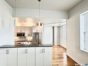 60 Willow St in Stonington, CT - Foto de edificio - Building Photo