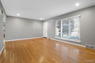 8408 Louwen Dr in St. Louis, MO - Building Photo - Building Photo