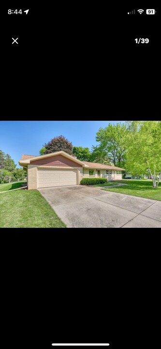 4320 N 163rd St in Brookfield, WI - Building Photo