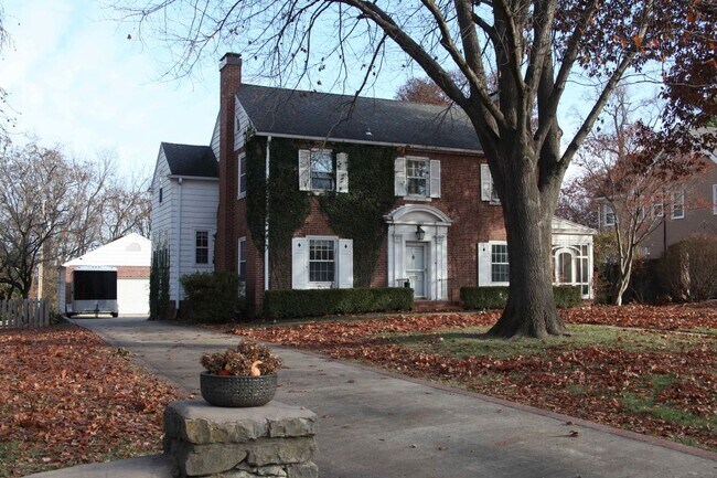 1029 N Noyes Blvd in St. Joseph, MO - Foto de edificio - Building Photo