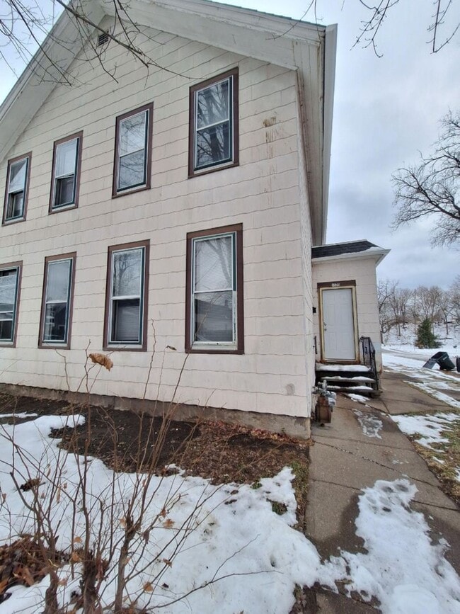 property at 1527 W 6th St