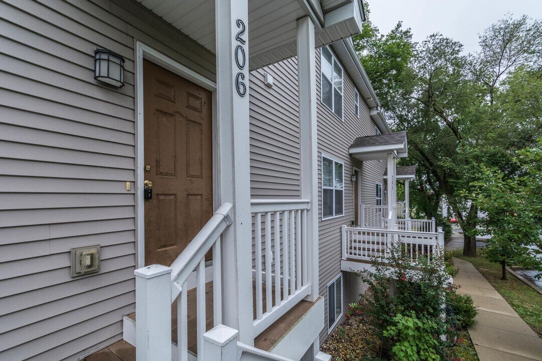 206 E 20th St in Bloomington, IN - Building Photo