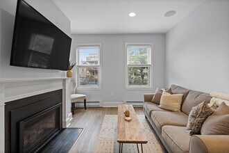 41 Swallow St, Unit 2 in Boston, MA - Foto de edificio - Building Photo