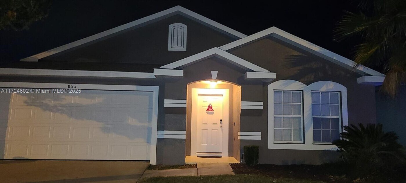 853 Lockbreeze Dr in Davenport, FL - Building Photo