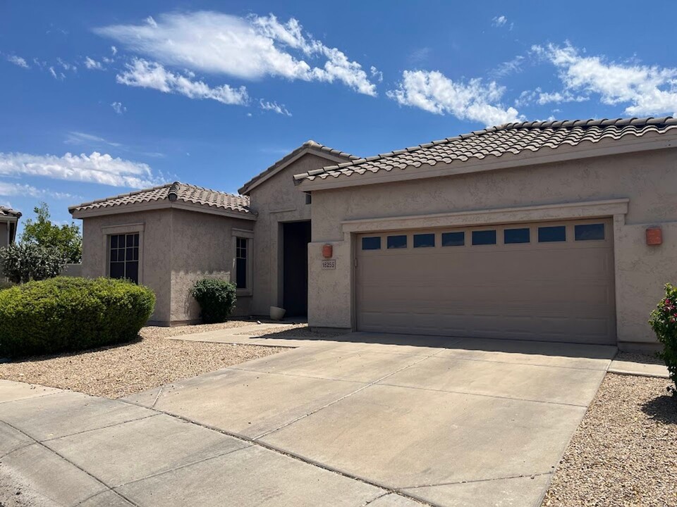 18255 N 49th Pl in Scottsdale, AZ - Foto de edificio