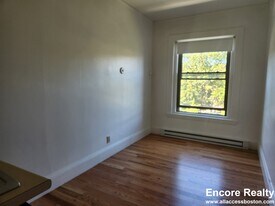 1061 Beacon St, Unit 6 in Brookline, MA - Building Photo