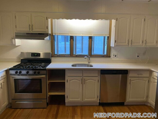 60 Pinkert St in Medford, MA - Building Photo - Building Photo