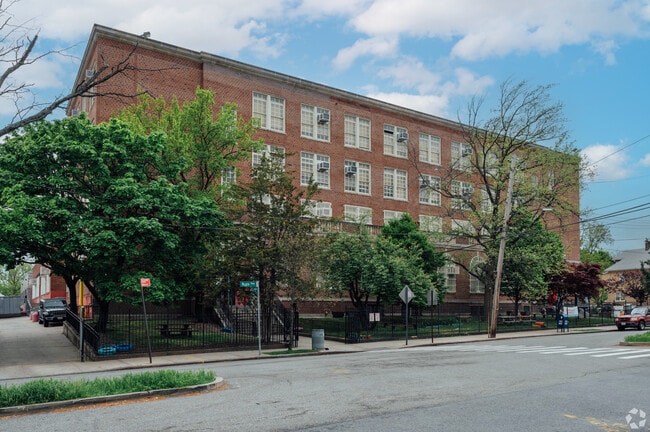 Apartments for rent in Mariners Park, NY