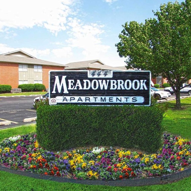 Meadowbrook Apartments in Tulsa, OK - Building Photo - Building Photo