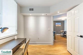 1221 S Eads St, Unit 02-0203 in Arlington, VA - Building Photo - Building Photo