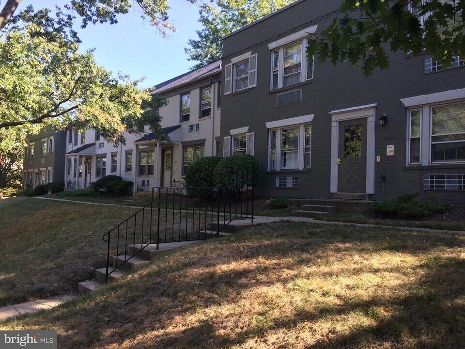 814 Jefferson St in Alexandria, VA - Building Photo