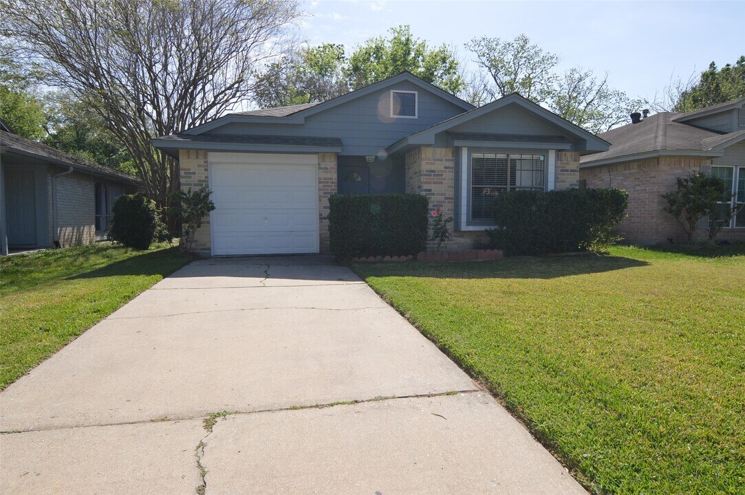 5214 Beaverhill Dr in Houston, TX - Building Photo
