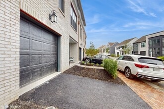 314 E Lake St in Cranberry Township, PA - Building Photo - Building Photo