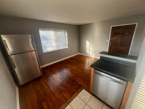 2519 Indianola Ave in Columbus, OH - Foto de edificio - Building Photo