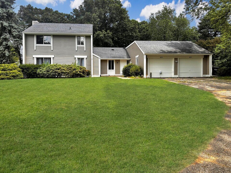 4830 Norfolk Cir in Portage, MI - Building Photo