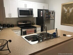 18304 NW 68th Ave-Unit -F in Hialeah, FL - Building Photo - Building Photo