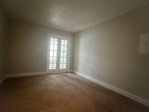 5773 Gatlin Ave-Unit -615 in Orlando, FL - Foto de edificio - Building Photo