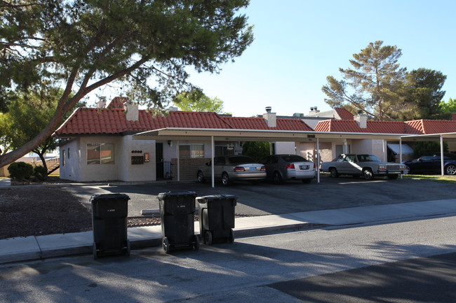 2752 Eldora Cor in Las Vegas, NV - Building Photo - Building Photo