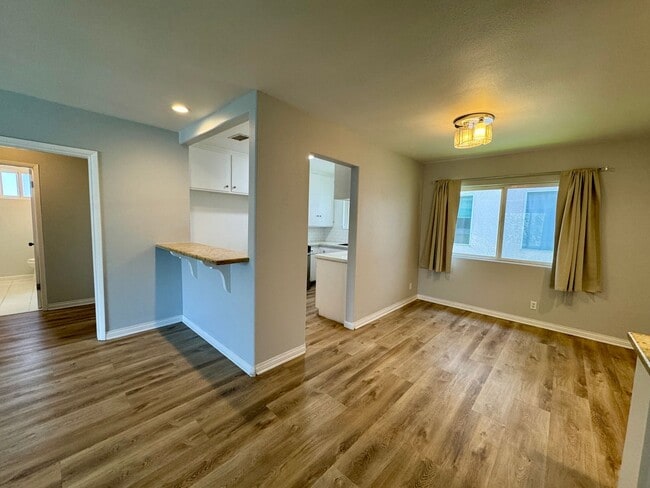 14701 Dickens St in Los Angeles, CA - Building Photo - Building Photo