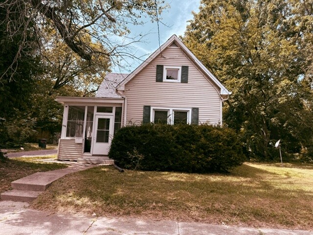 1315 N Bourland Ave in Peoria, IL - Building Photo