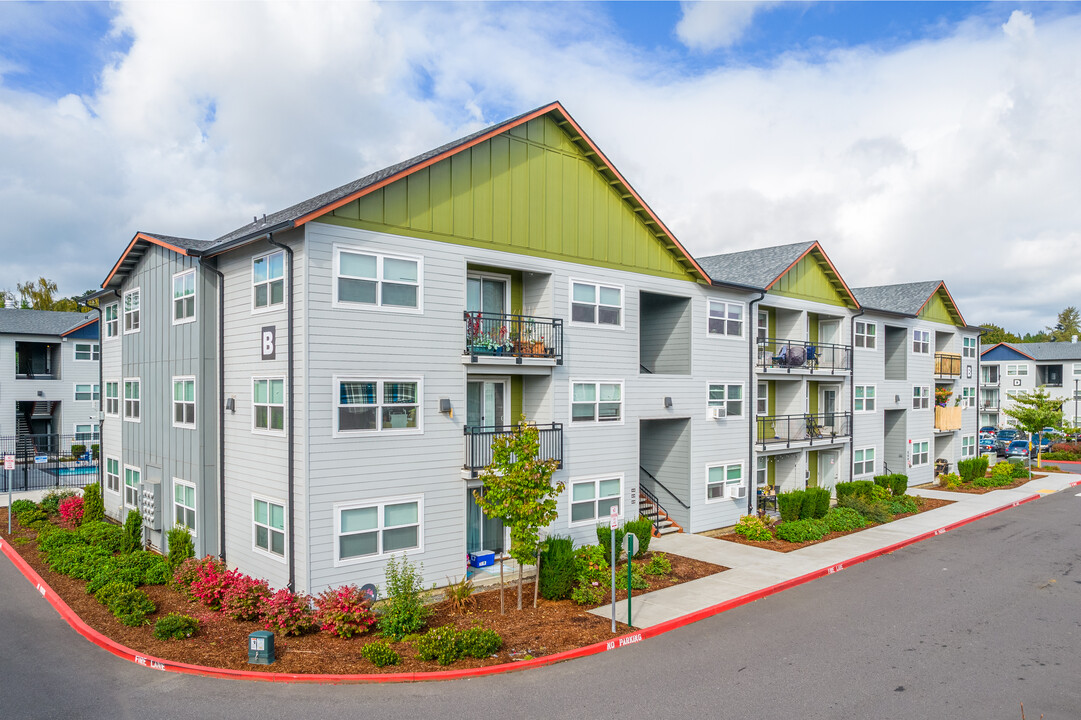 K West Apartments in Vancouver, WA - Building Photo