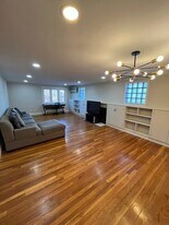 144 East Side Pkwy, Unit 2 in Newton, MA - Building Photo