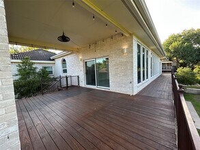 41 Stillmeadow Dr in The Hills, TX - Building Photo - Building Photo