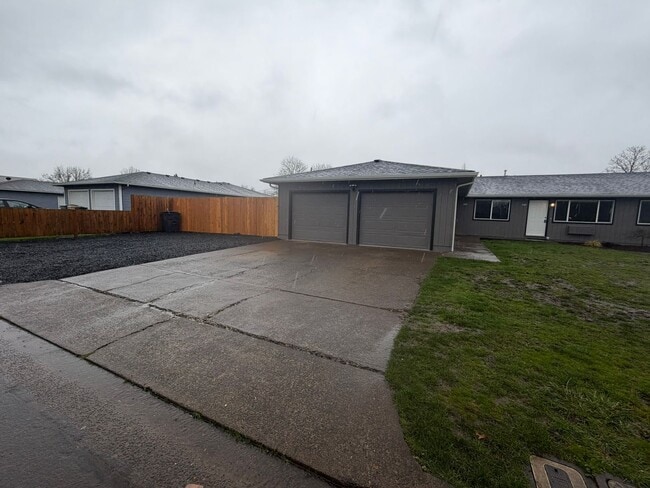 property at 2910 Railroad St SE