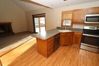 725 SE Peterson Dr photo'