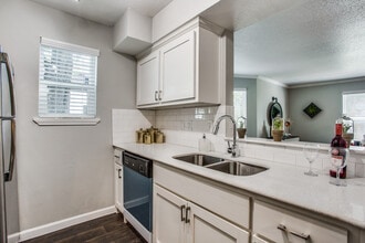 7510 Brompton St in Houston, TX - Building Photo - Building Photo