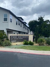 12001 Vista Parke Dr in Austin, TX - Building Photo - Building Photo