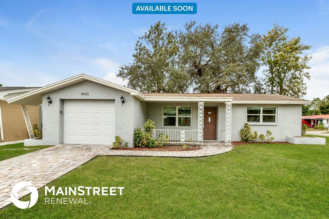 3022 Brompton Dr in Holiday, FL - Foto de edificio