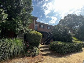 1055 Baxter St in Athens, GA - Building Photo