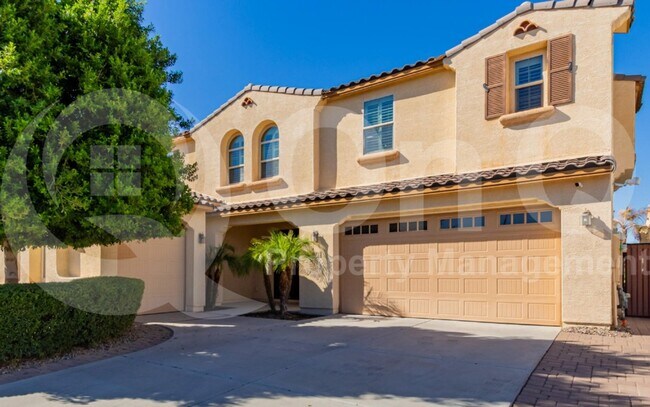 property at 2872 E Redwood Pl