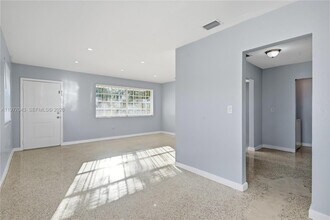 901 NW 55th St in Miami, FL - Building Photo - Building Photo