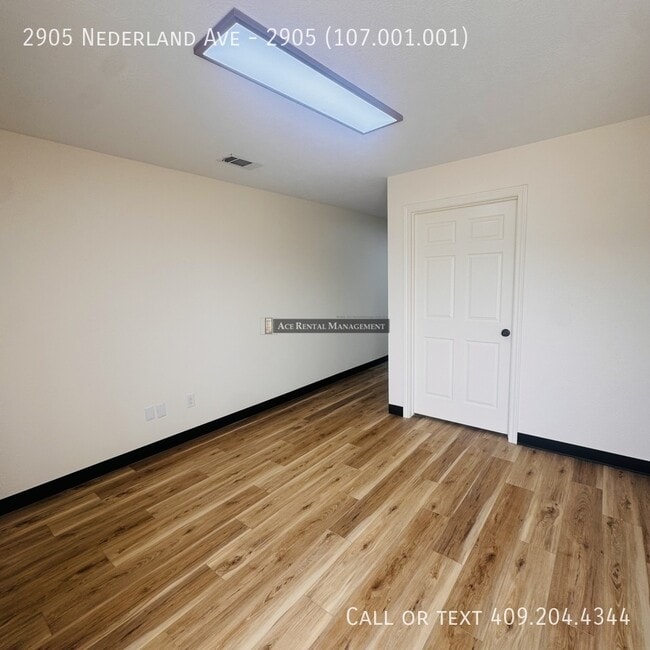 2905 Nederland Ave in Nederland, TX - Building Photo - Building Photo