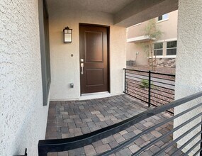717 Pickled Pepper Pl in Henderson, NV - Building Photo - Building Photo