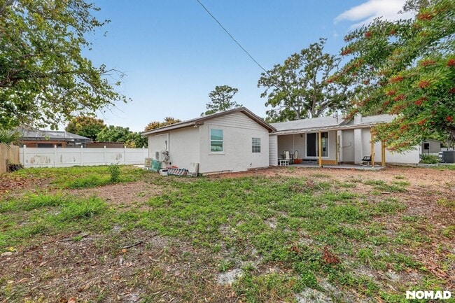 7151 51st St N in Pinellas Park, FL - Foto de edificio - Building Photo