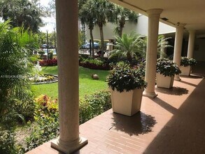 16919 N Bay Rd in Sunny Isles Beach, FL - Building Photo - Building Photo