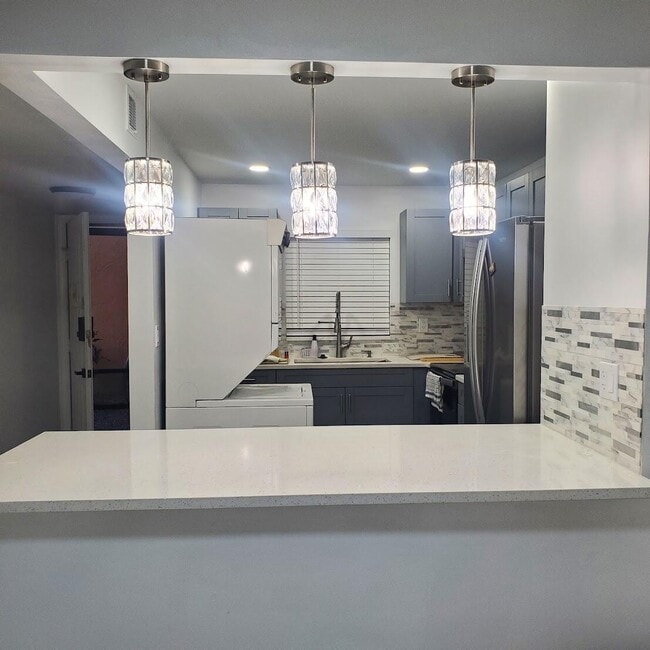2001 Woolbright Rd in Boynton Beach, FL - Building Photo - Building Photo