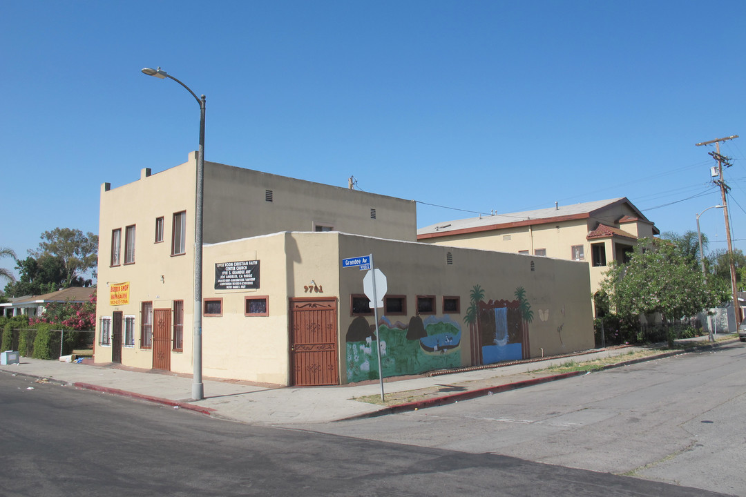 9701 Grandee Ave in Los Angeles, CA - Foto de edificio