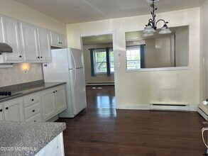 246B Jefferson Ct in Lakewood, NJ - Building Photo - Building Photo
